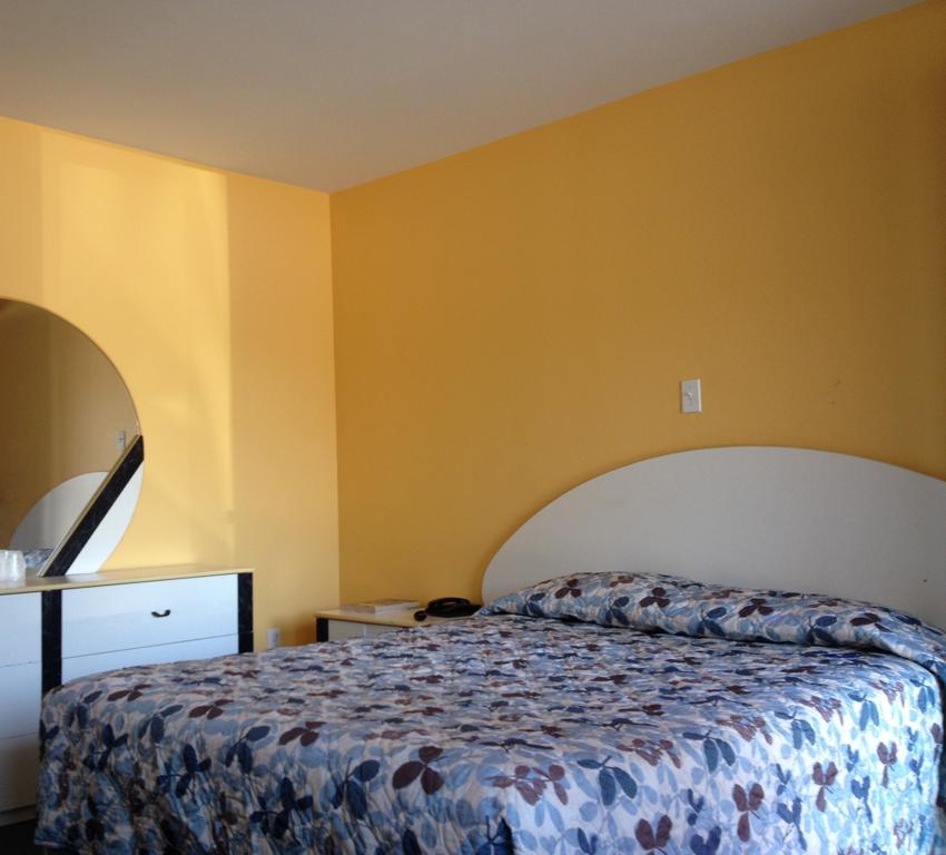 Motel Saint-Jacques มอนทรีอัล ภายนอก รูปภาพ